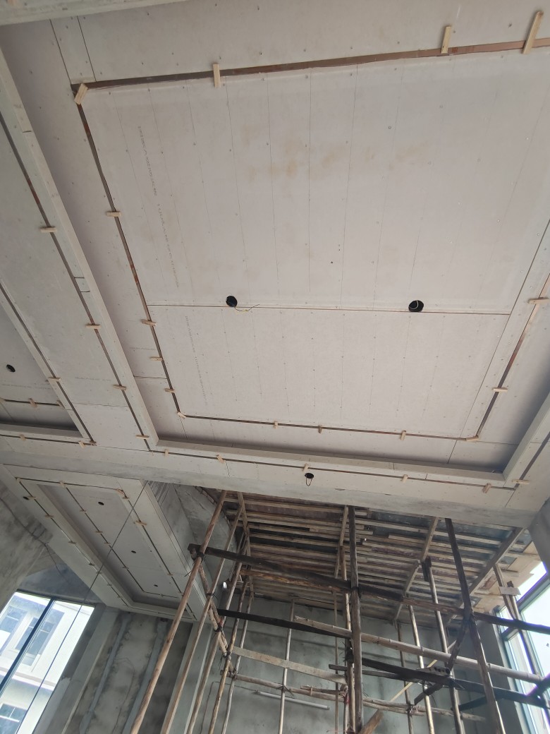 海口家装木工吊顶 从集成吊顶到造型吊顶的装修指南